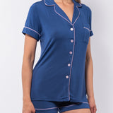 Pigiama con maglia aperta a manica corta, collo revers e pantaloncino in modal - BLU - CH12