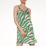 Abito corto con spalline sottili in viscosa satin con stampa zebrata - VERDE - AC65