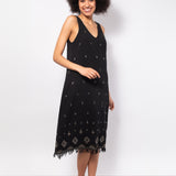Abito midi in cotone con ricami e frange - NERO - AM51