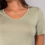 T-shirt scollo a V in modal - VERDE MILITARE - HU53